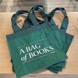 📚NWT Barnes & Noble Blue Tote Bag 📚